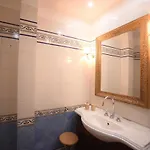 לינה וארוחת בוקר Da Noi Due 4*
